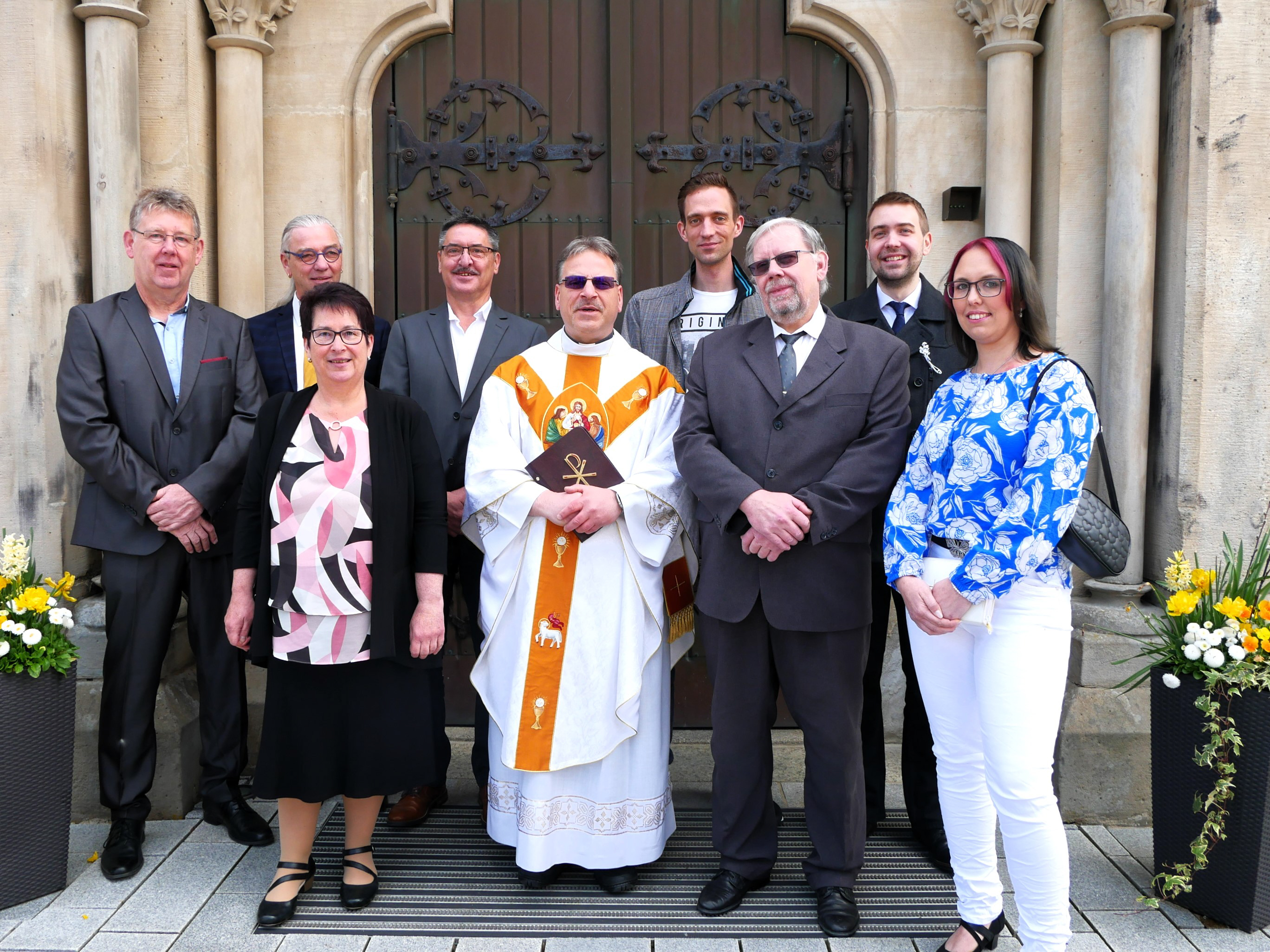 Zusammen mit Pfarrer Richard Reis feierten die Jubilare ihr 50jähriges sowie ihr 25jähriges Kommunionjubiläum.