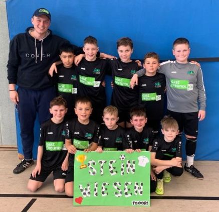 Das Team der Grundschule Steinwiesen mit ihrem Betreuer Moritz Büttner (Foto: GS Steinwiesen)