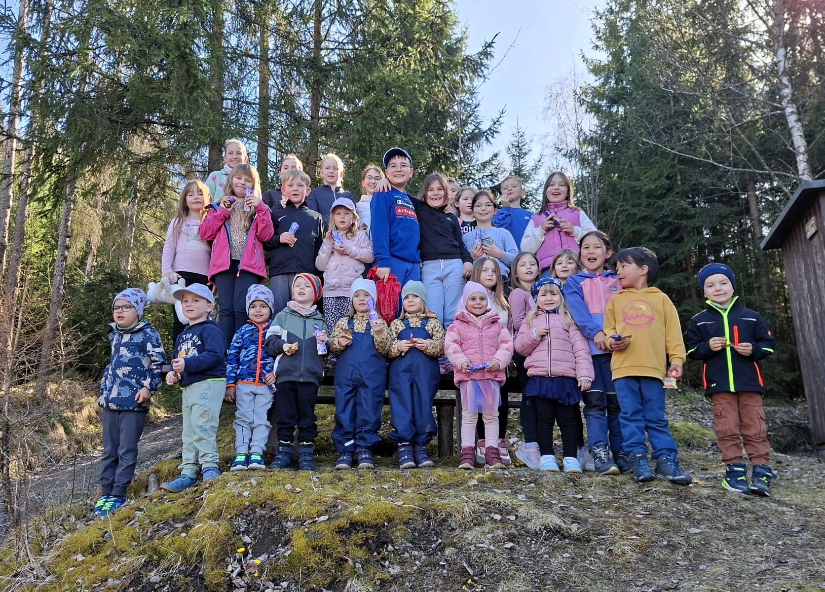 Groß war die Anzahl der Kinder und noch größer der Spaß beim Ostereiersuchen.