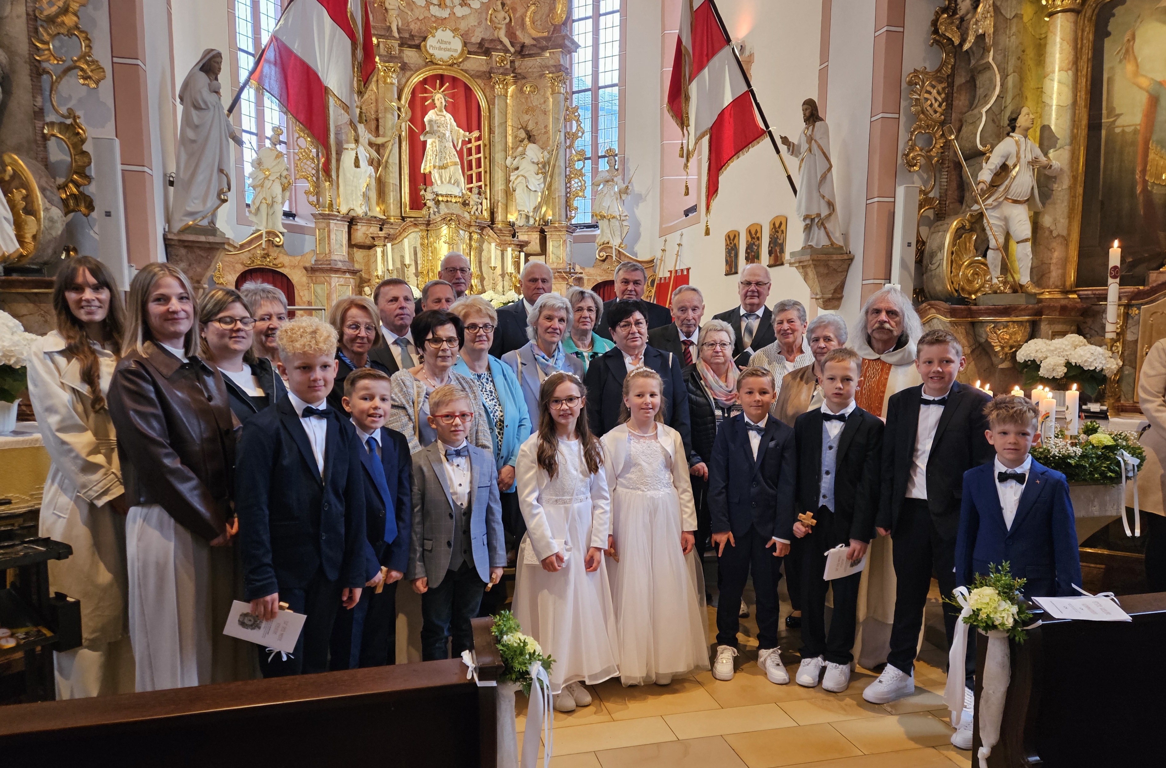 Viele Jubilare konnten in Neufang auf ihre Erstkommunion zurückblicken. (Foto: Ewald Rehm)