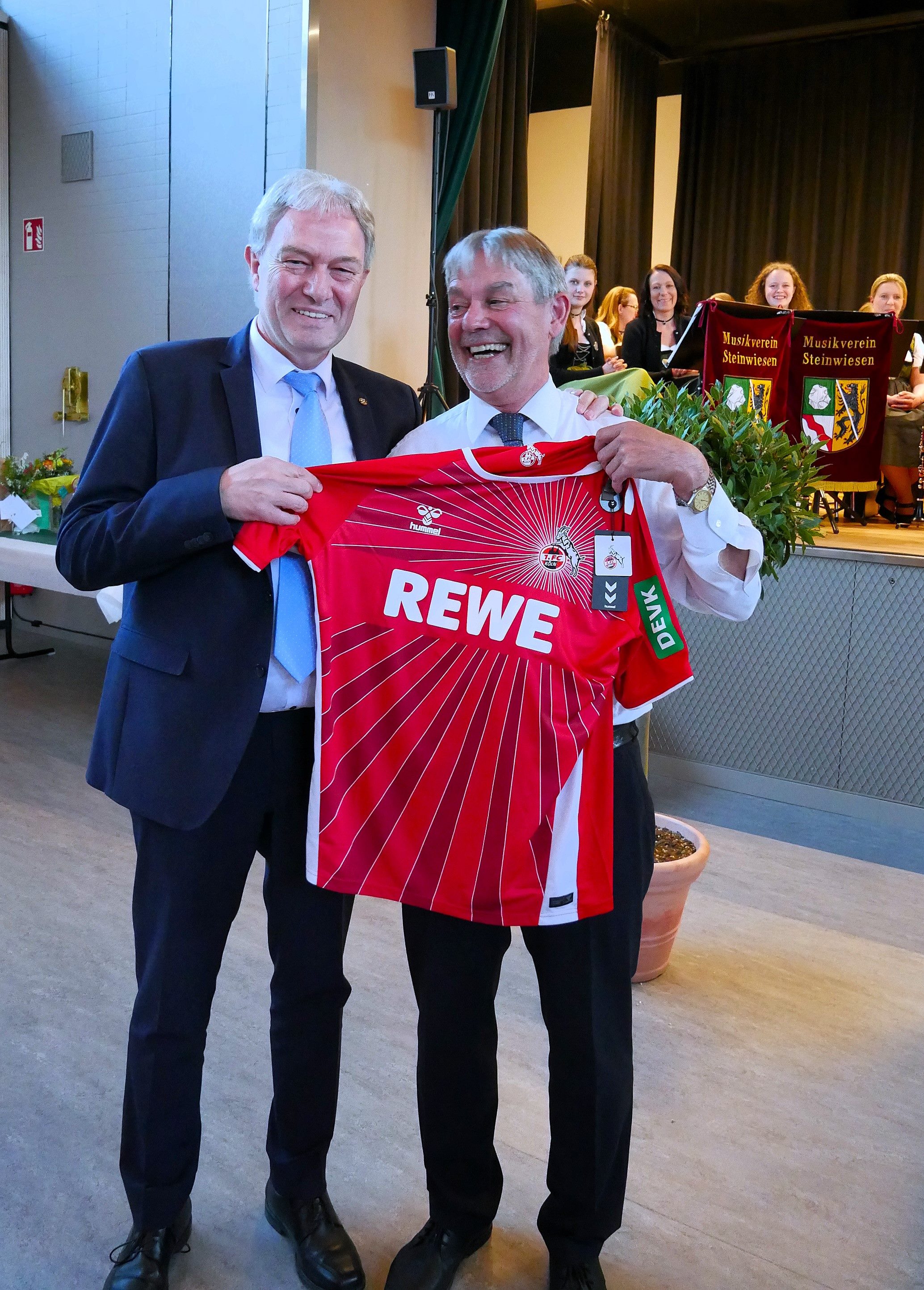 Leider haben wir keinen Alternativtext zu diesem Bild, aber wir arbeiten daran.