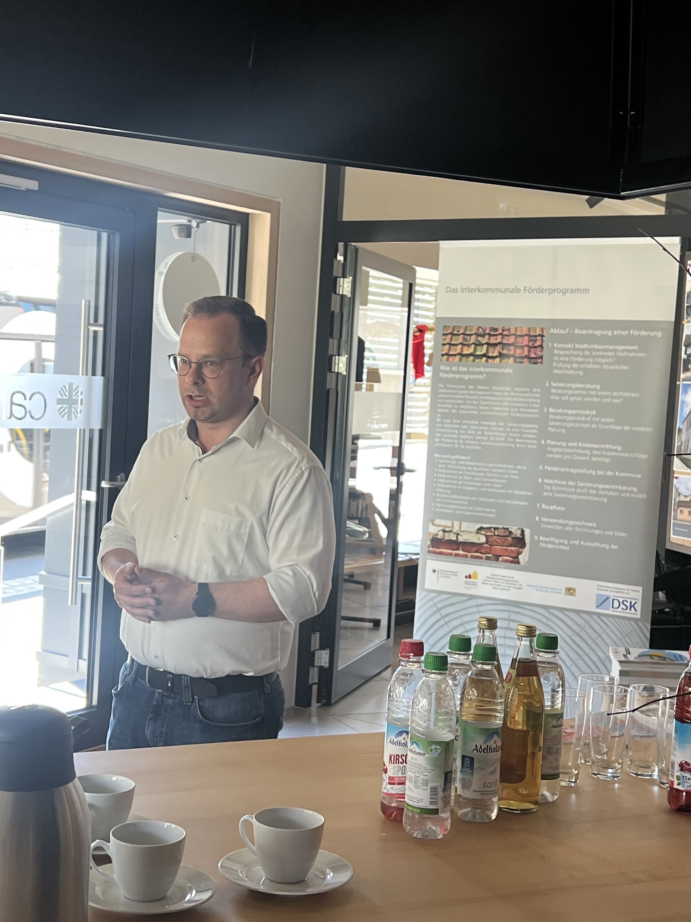 1. Bürgermeister Sven Schuster begrüßte die Bürgerinnen und Bürger im Koberhaus. (Fotos: Markt Steinwiesen)