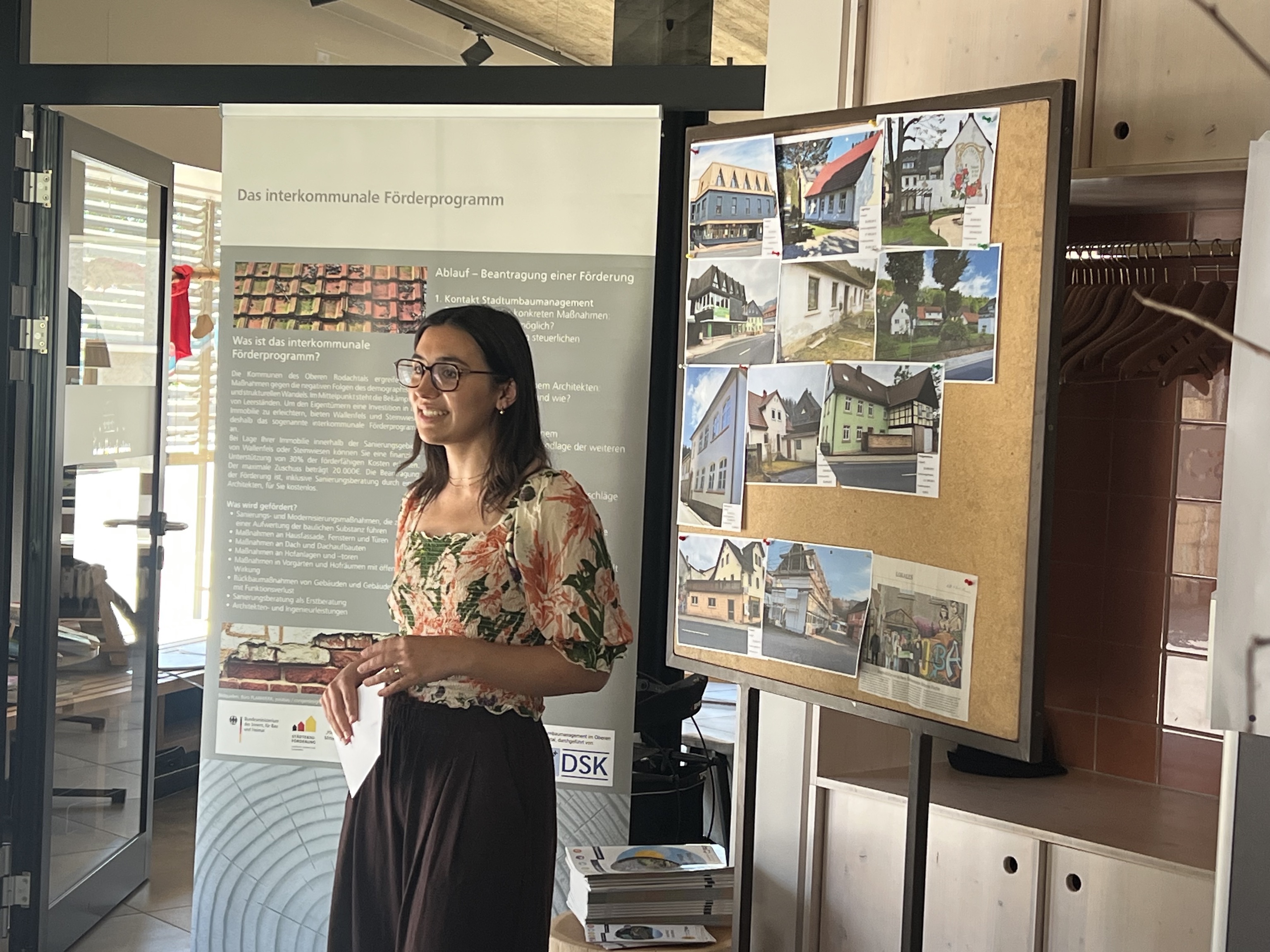 Die Ingenieurin/M.A. Architektur vom Büro für Architektur und Stadtplanung Edith Obrusnik  Frau Rebecca Haas erläuterte ihre Aufgaben.