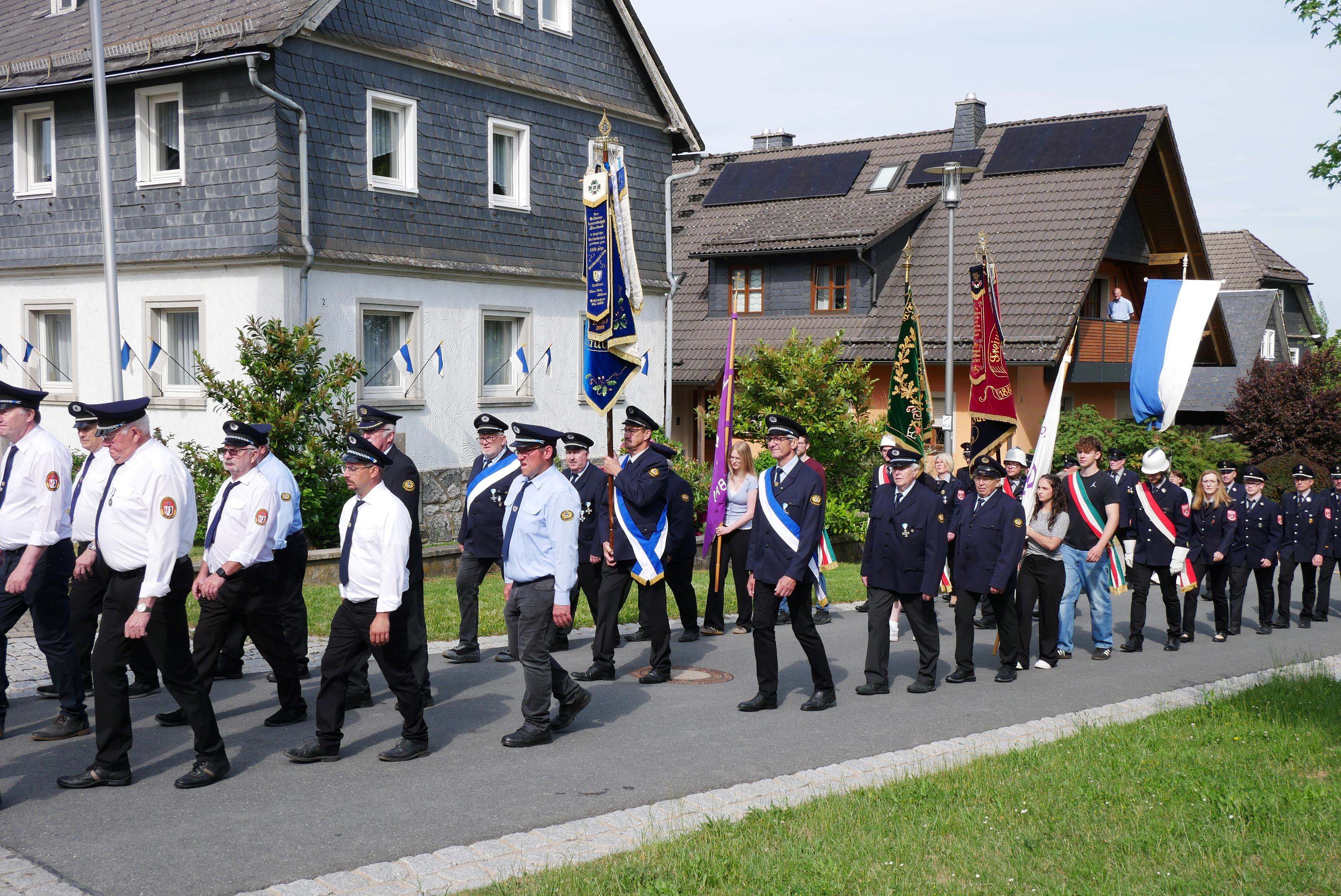 Auch die örtlichen Vereine nahmen am Festzug teil.