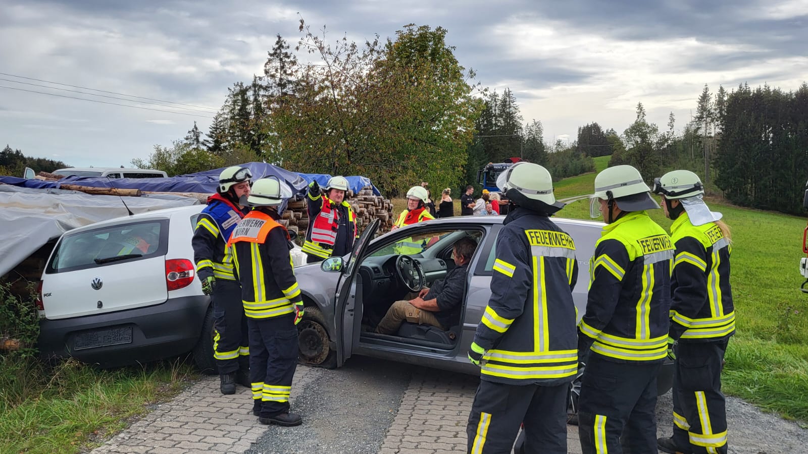 Verunfallter PKW (Foto: FFW Nurn)