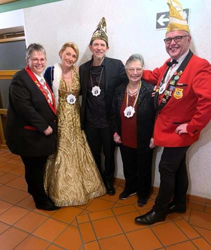 Das Foto zeigt Ingrid I. (2.v.re) zusammen mit dem Prinzenpaar Wiktor I. und Nicole II. sowie dem 2. Präsidenten der FGS, Jürgen Deuerling und 3. Präsidentin Ramona Smettane. (Foto: Frank Smettane)