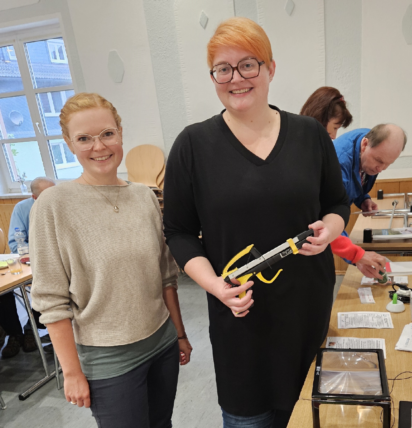 Luise Engelhardt (links) und Janet Januszewski führten ausführlich durch das Thema Demenz.