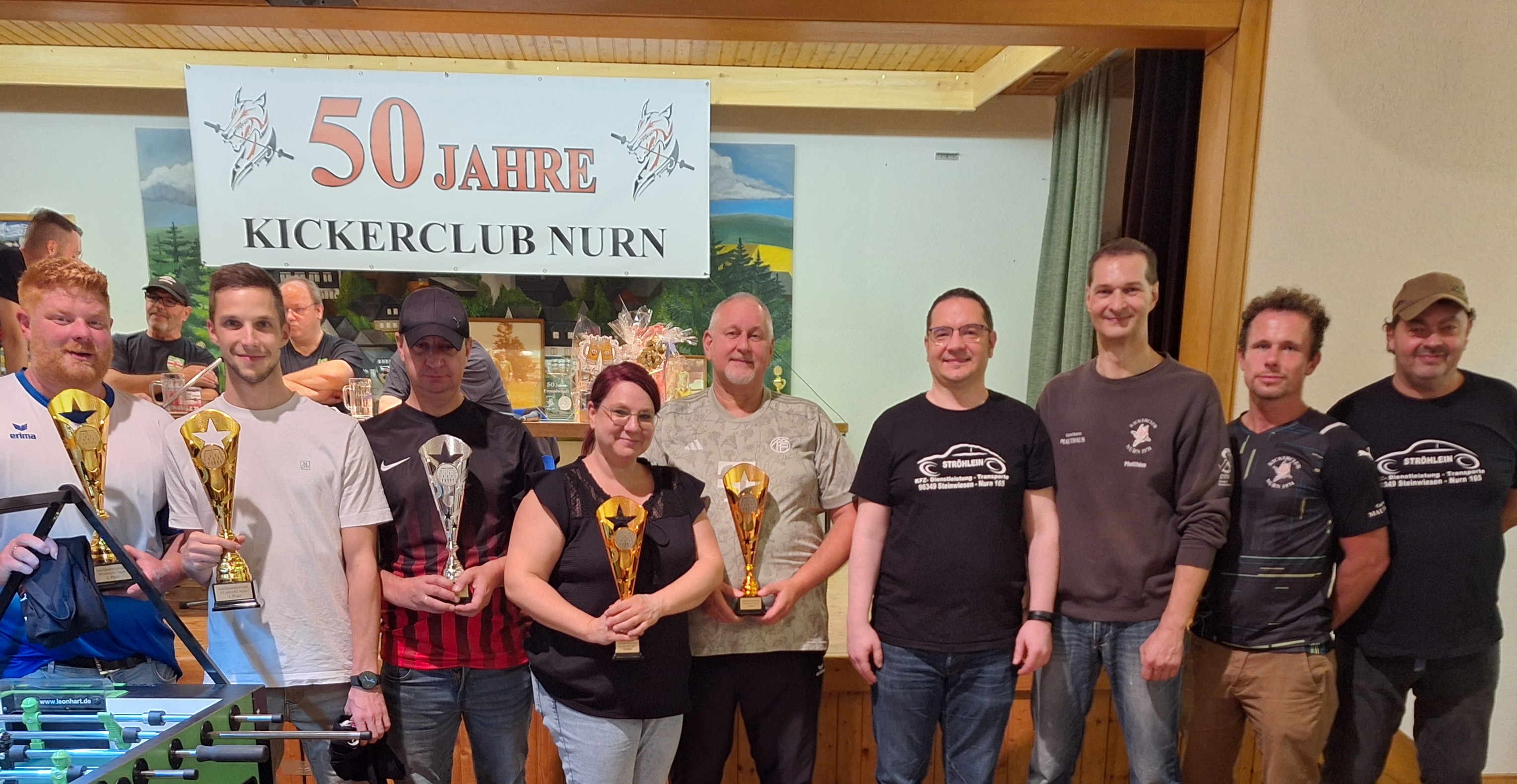 Bei einem Tischfußballturnier mit 32 Teilnehmern im Rahmen der 50-Jahr-Feier siegte das Duo Otte und Hadinger aus Kulmbach (1. und 2. v.li.). Im Bild die Nächstplatzierten mit dem Viertplatzierten und Vorsitzendem Andreas Franz (4.v.re.).