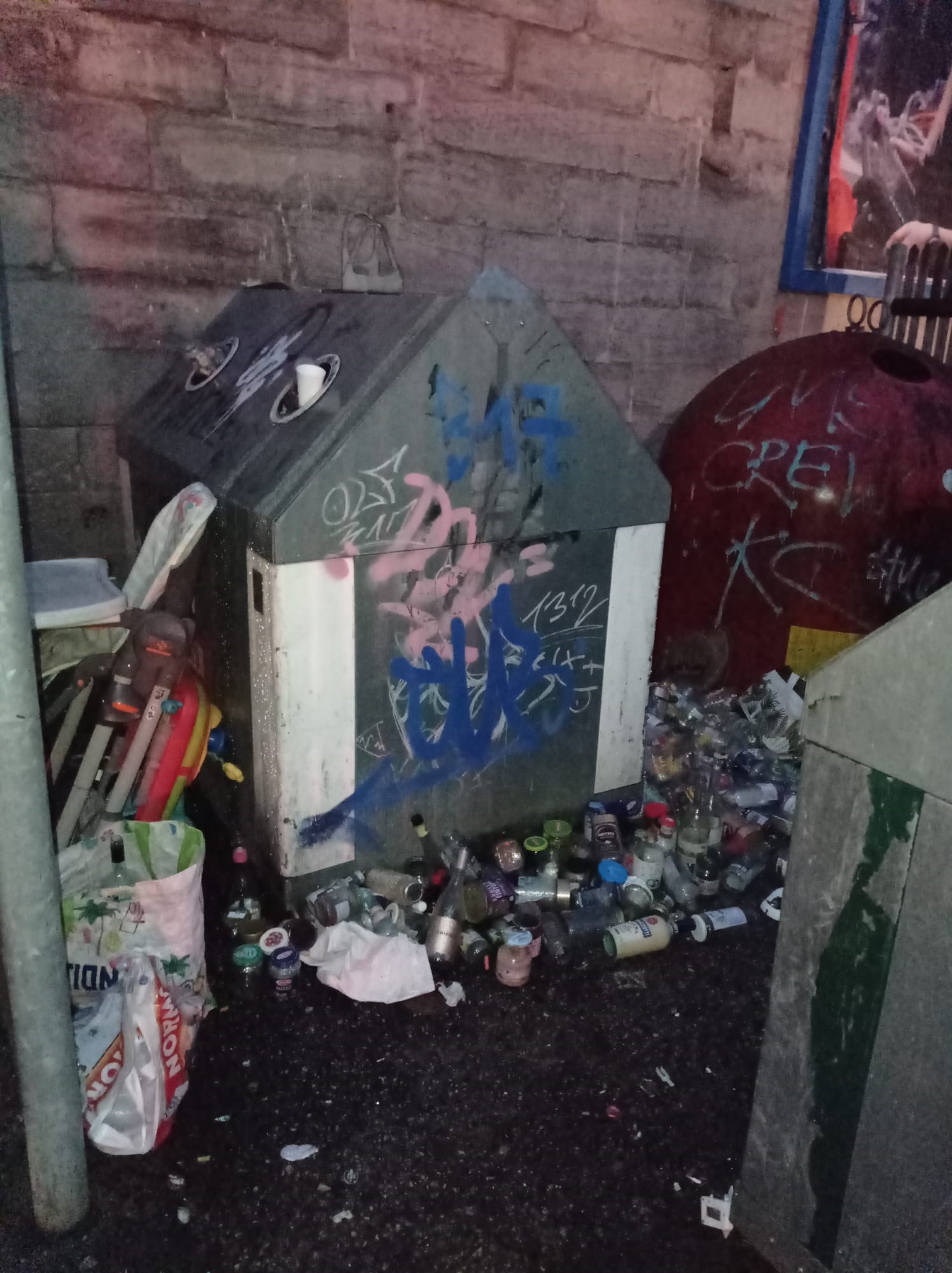 Vermüllte Glassammelplätze im Landkreis Kronach