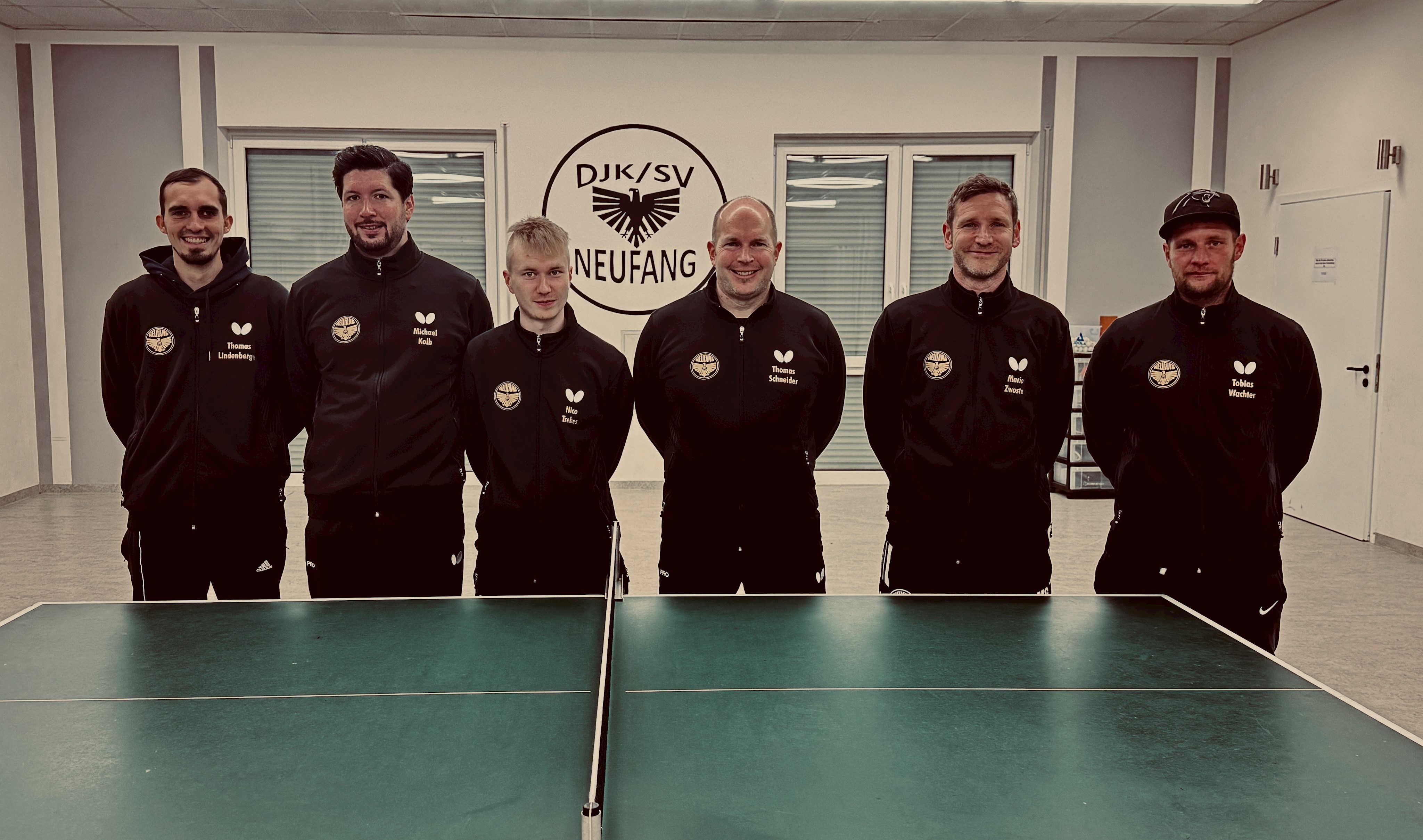 Tischtennis-Vereinsmeister beim DJK/SV Neufang wurde zum siebten Mal nacheinander Michael Kolb vor Nico Trebes. (Zweiter und Dritter von links). Den Doppelwettbewerb gewannen Tobias Wachter und Manuel Gebhardt (Erster und Zweiter von rechts). Foto: DJK/SV-TT