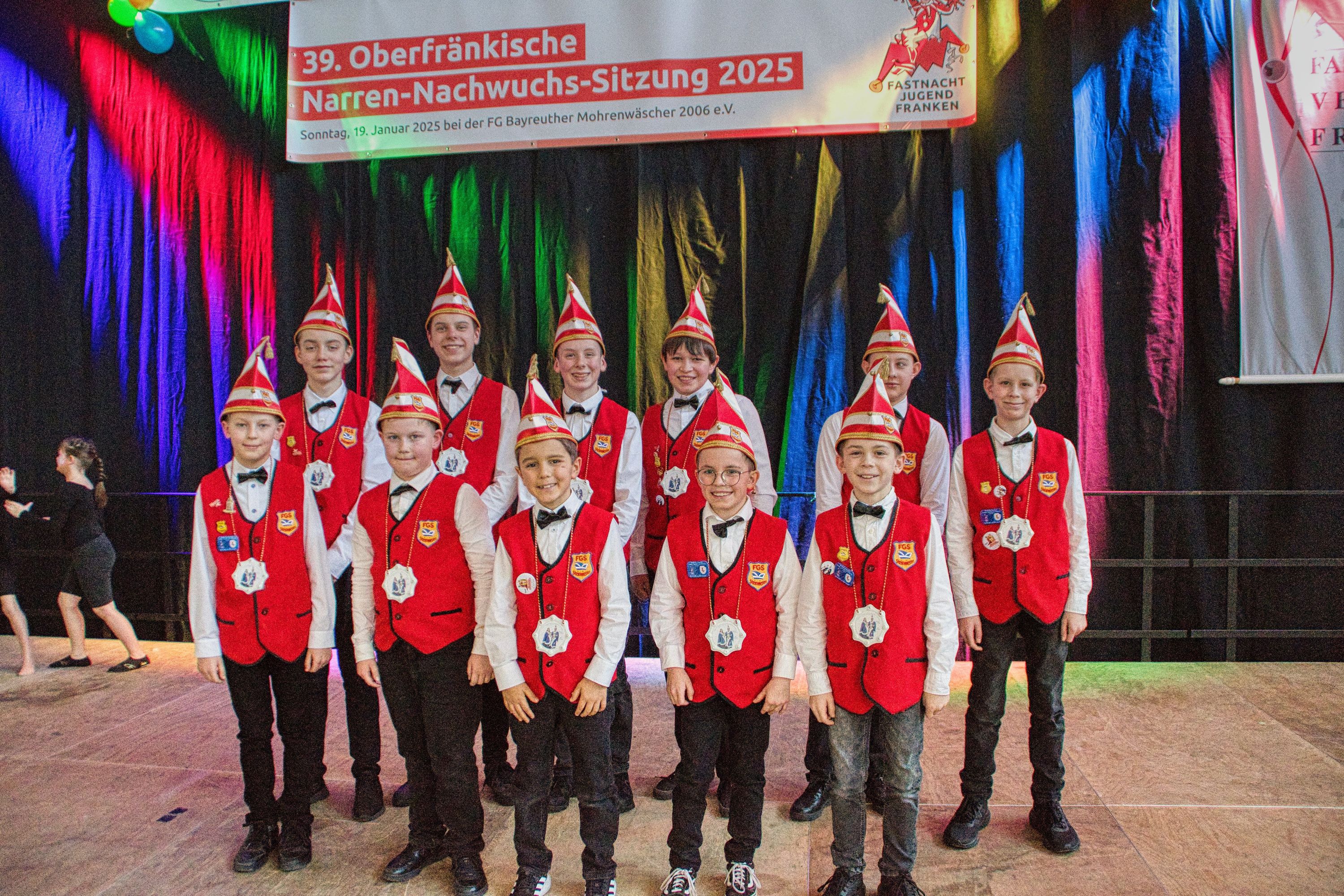 Die 11 Jungs des Jugendelferrates der FGS Steinwiesen waren bei der Narrennachwuchssitzung 2025 in Bindlach. (1)