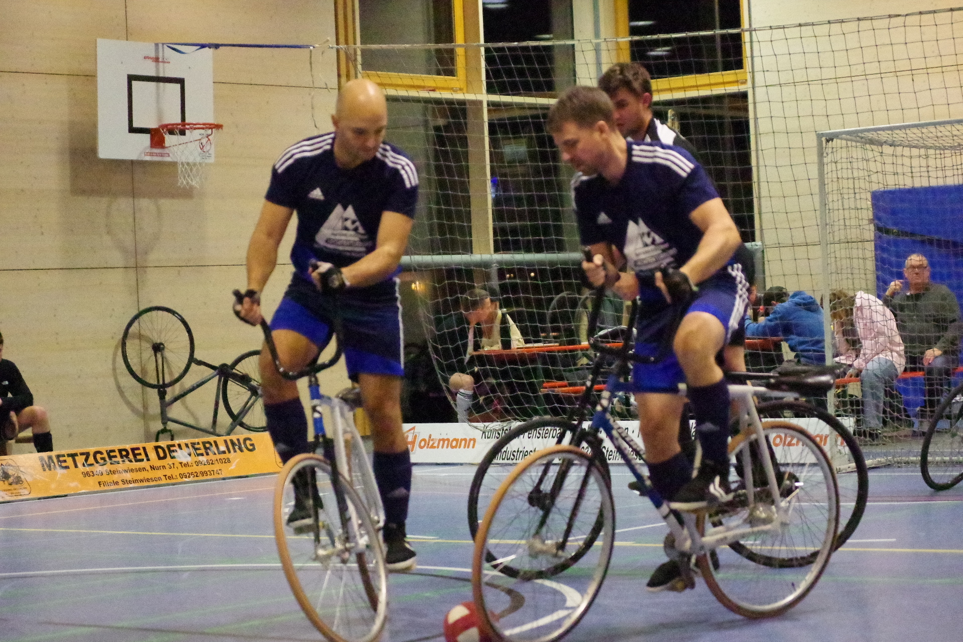 Markus Michel (links) und der ballführende Sebastian Rehmet vom RVC Steinwiesen starten einen Angriff. Foto: Hans Franz