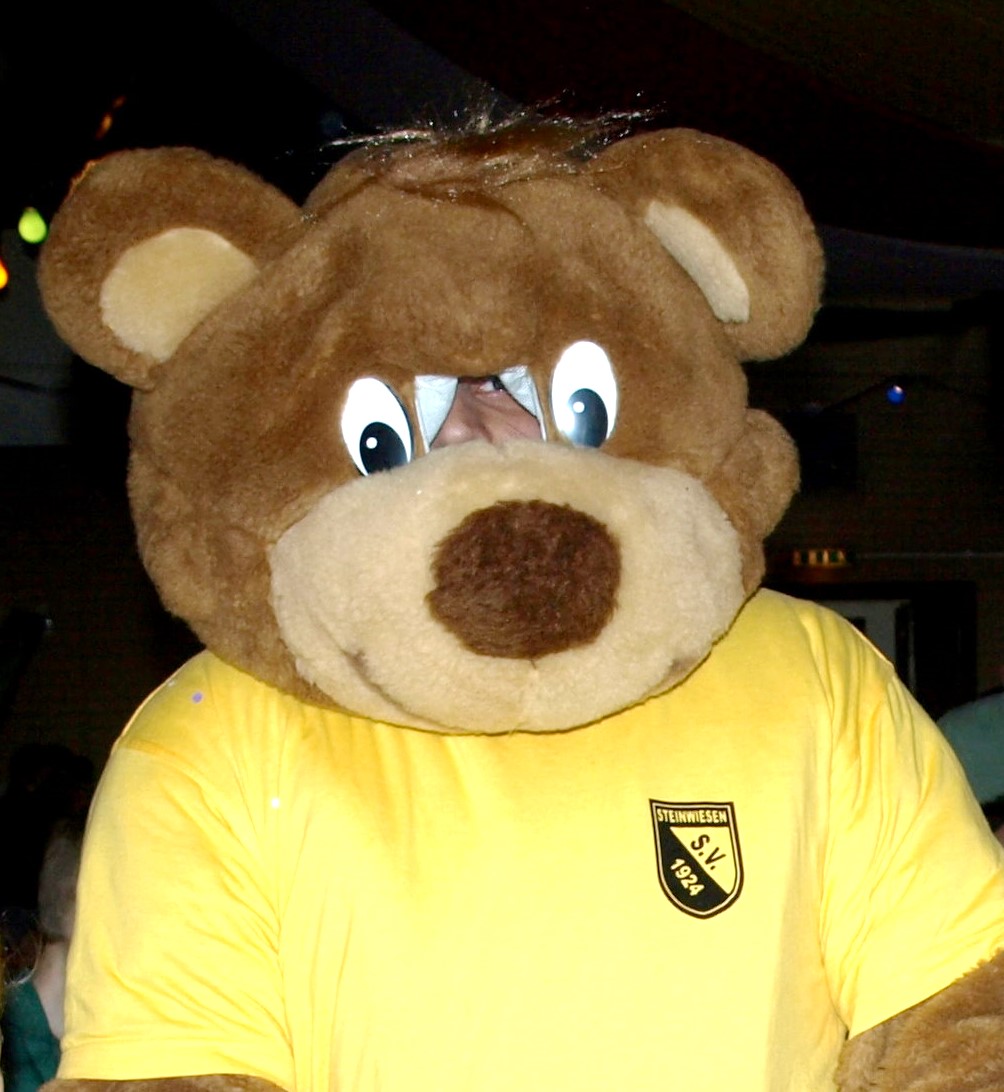 Auch Theo der SV-Bär ist beim Kinderfasching wieder dabei (Foto: Susanne Deuerling/Archiv)