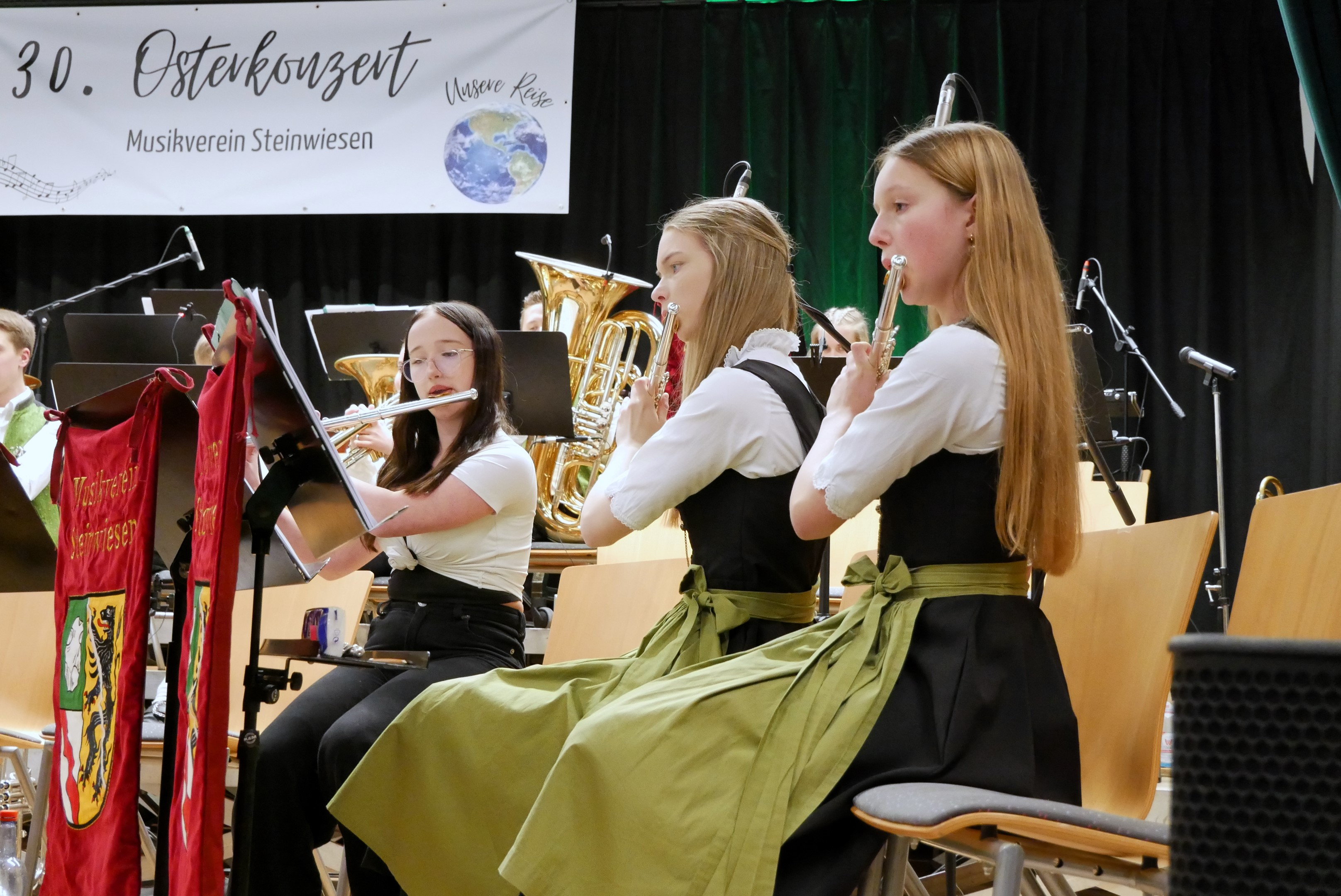Auch die Jungmusiker begeisterten bei ihren Stücken (Foto: S. Deuerling)