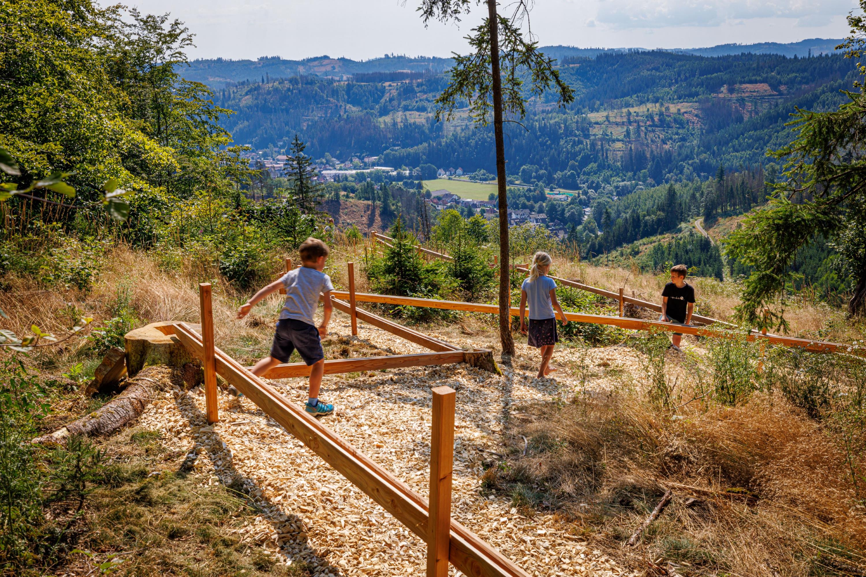 Die Kugelbahn am Hang ist der Renner bei den Kids. (Foto: Tourismusverband Oberes Rodachtal)