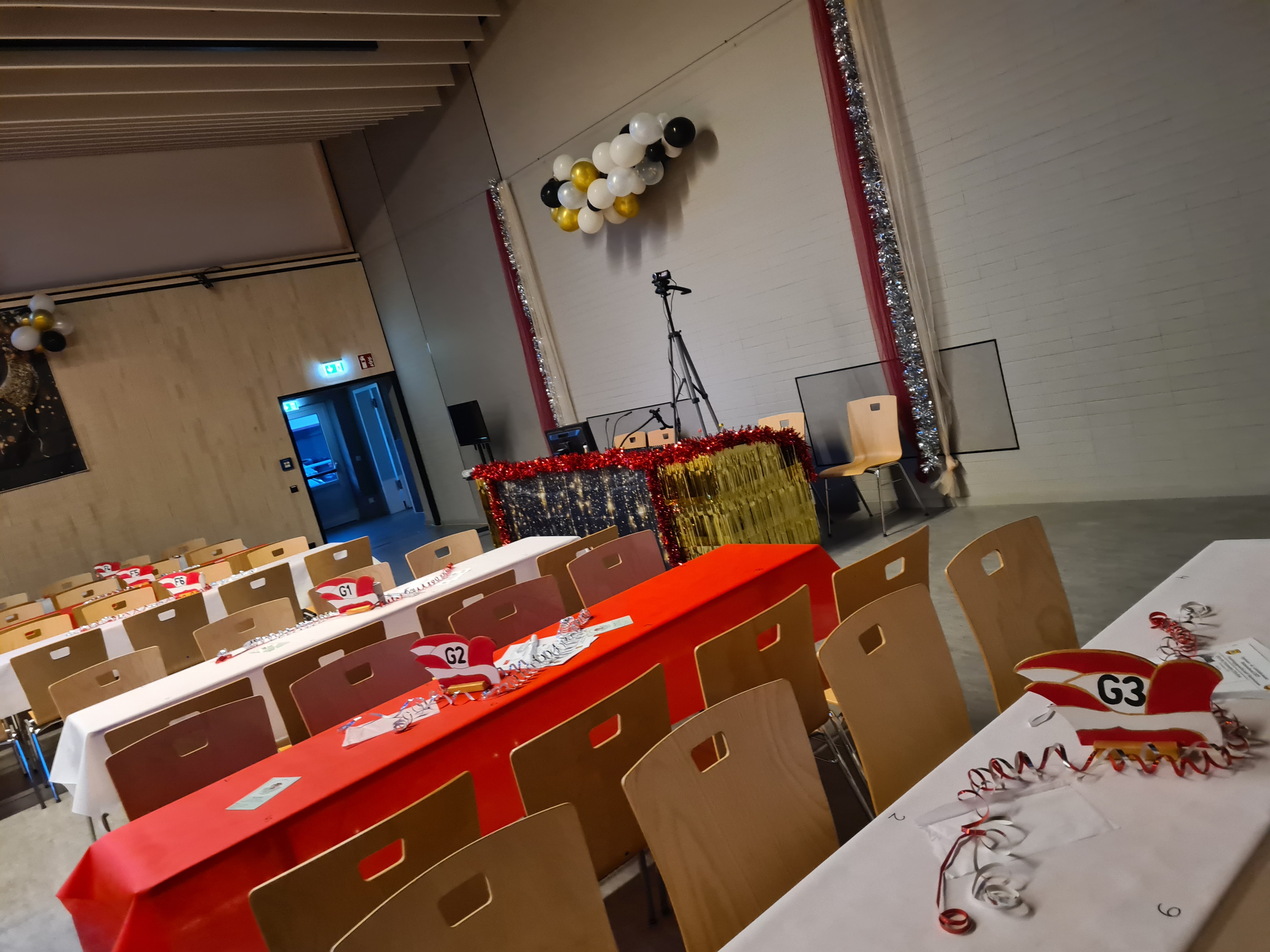Bestuhlung für den Büttenabend Leider haben wir keinen Alternativtext zu diesem Bild, aber wir arbeiten daran.