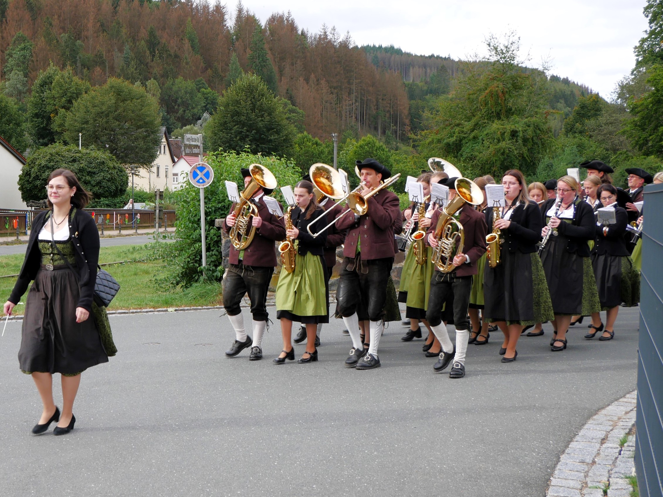Der Musikverein Steinwiesen führt auch in diesem Jahr die Kirchenparade an. (Fotos: Susanne Deuerling)