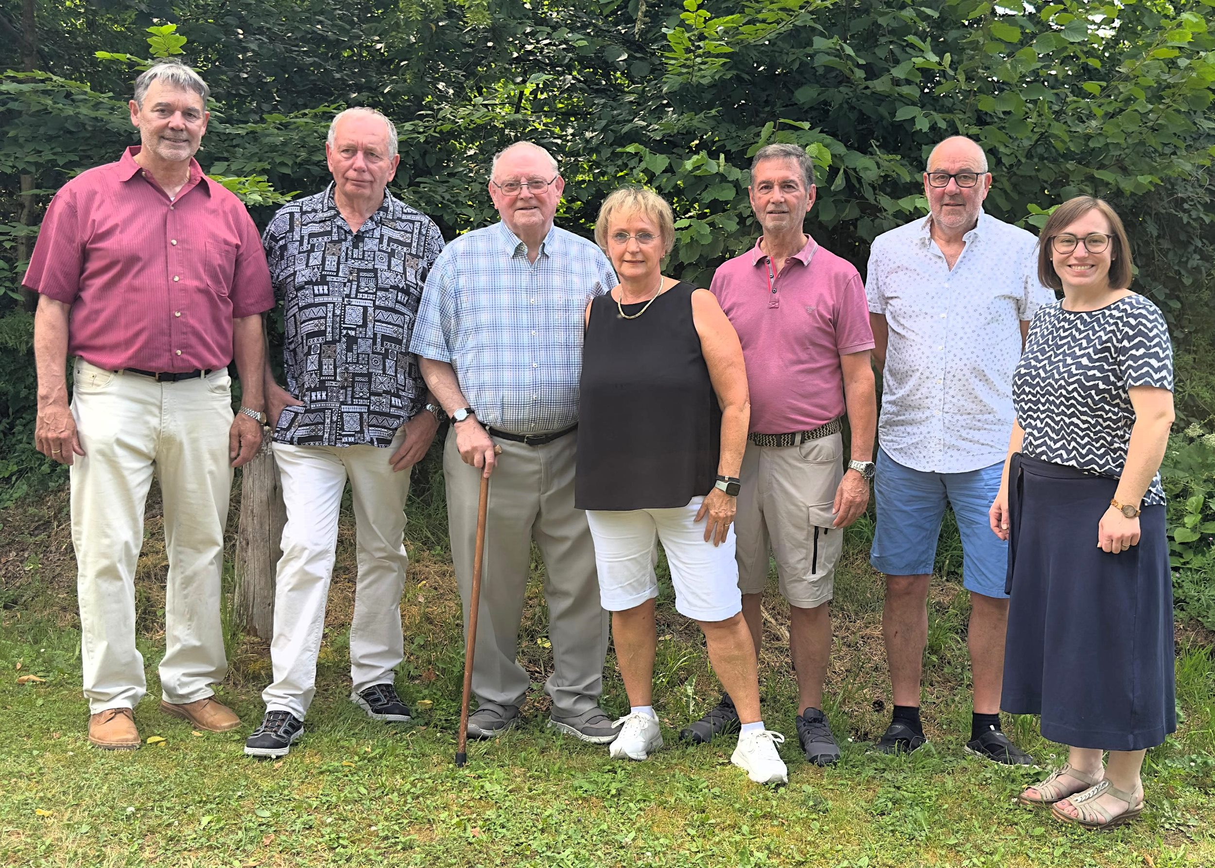Die Vorsitzende Jessica Deuerling-Feil (re) und BGM Gerhard Wunder (li) führten die Ehrungen durch. V.li. Reinhard Wiedel, Walter Dressel, Marita und Hans Kuhnlein und Ronald Persicke. (Foto: Deuerling)