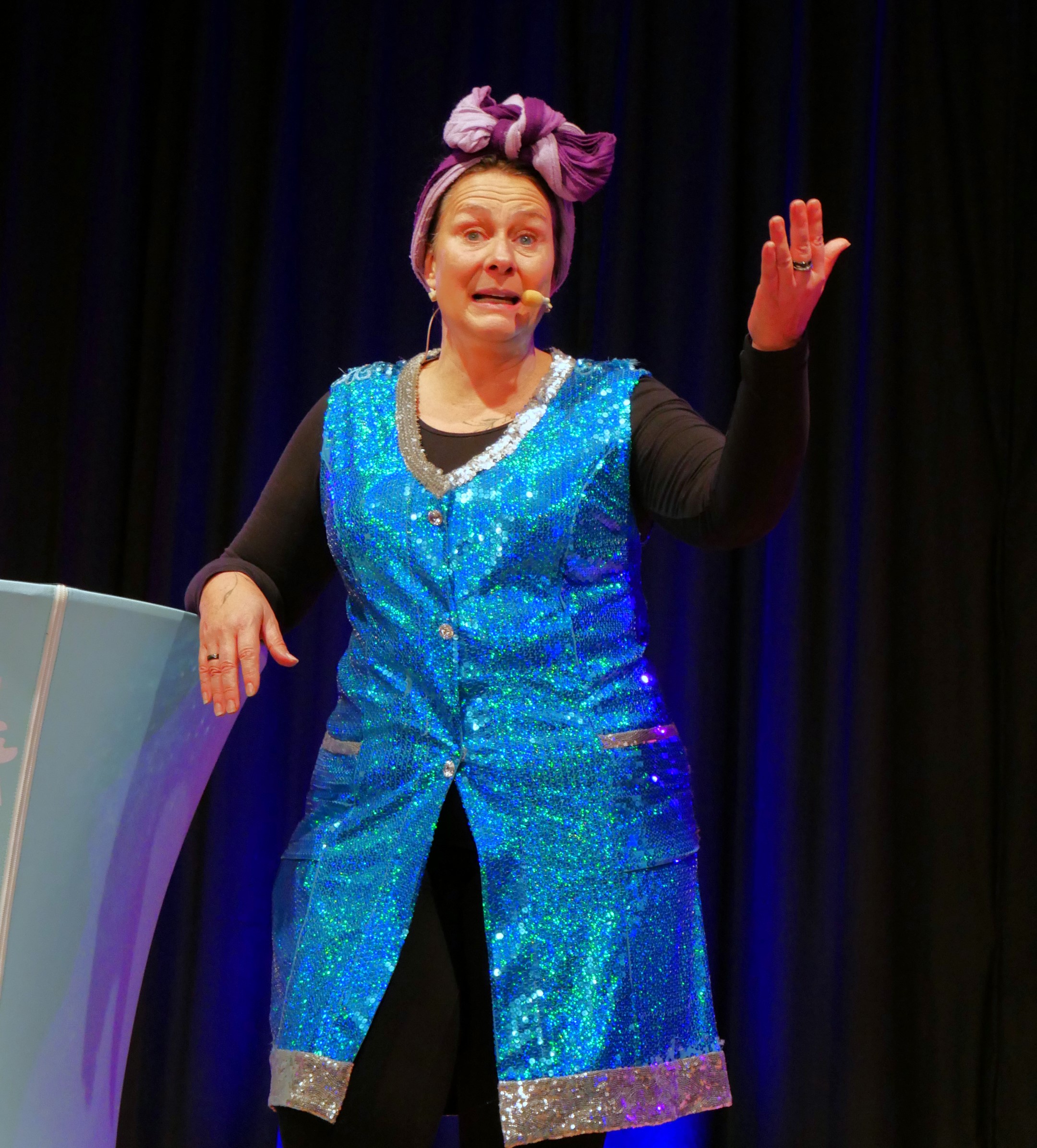 Die närrische Putzfraa Ines Procter in ihrem Element.