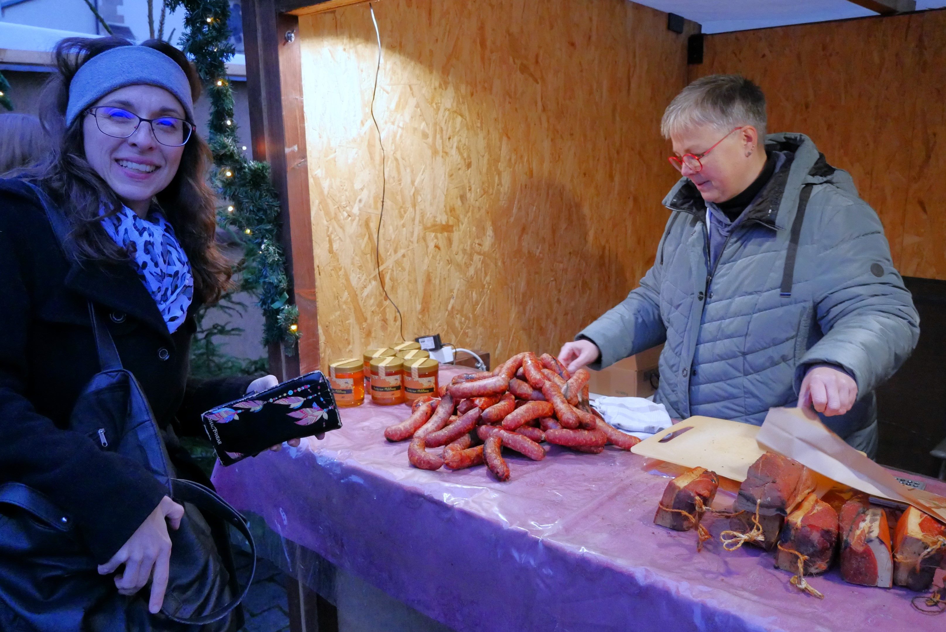 Leckere Würste und Mühlberghonig gab es bei Ramona Smettane (Foto: S. Deuerling)