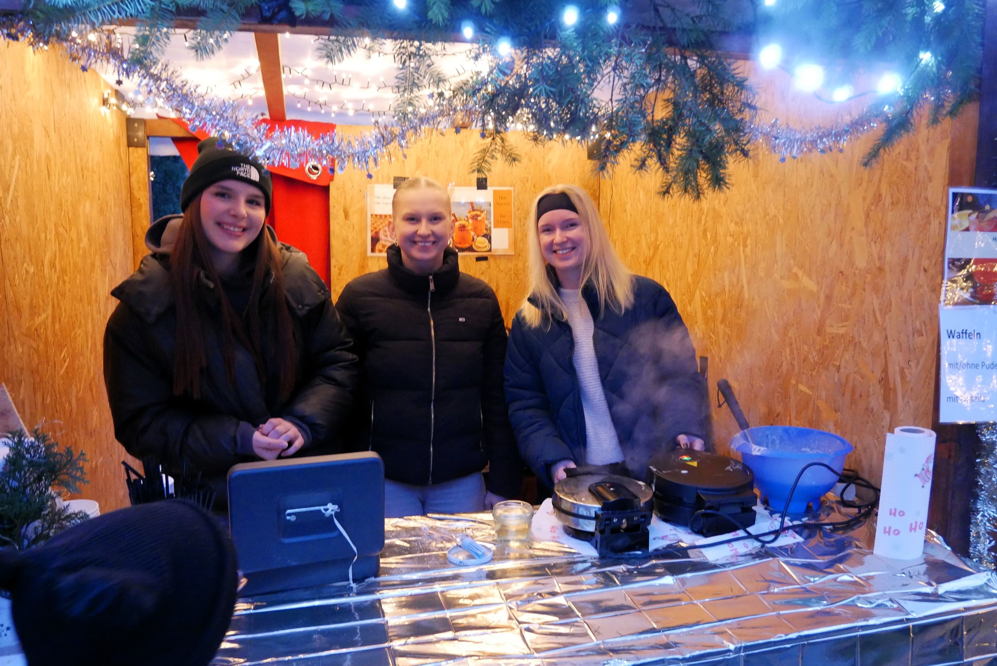 Süße Waffeln bei süßen Mädels (Foto: S. Deuerling)