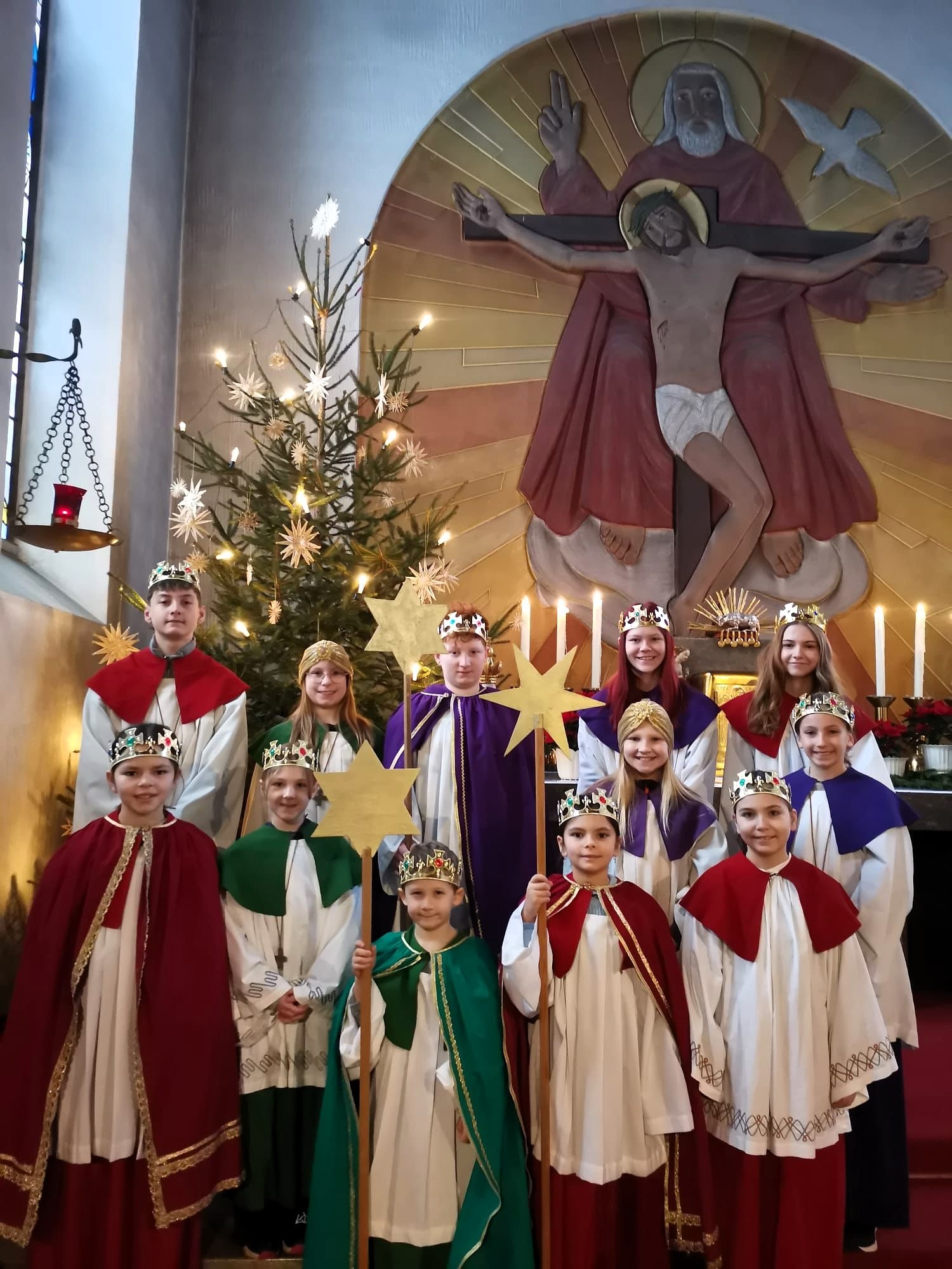 Die Sternsinger aus Nurn zogen von Haus zu Haus, sammelten Spenden und brachten den Segen. (Foto: Susanne Deuerling)